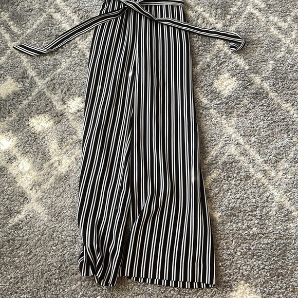 FULL STRIPED ROMPER Banana Republic (black white and navy) - Picture 3 of 4